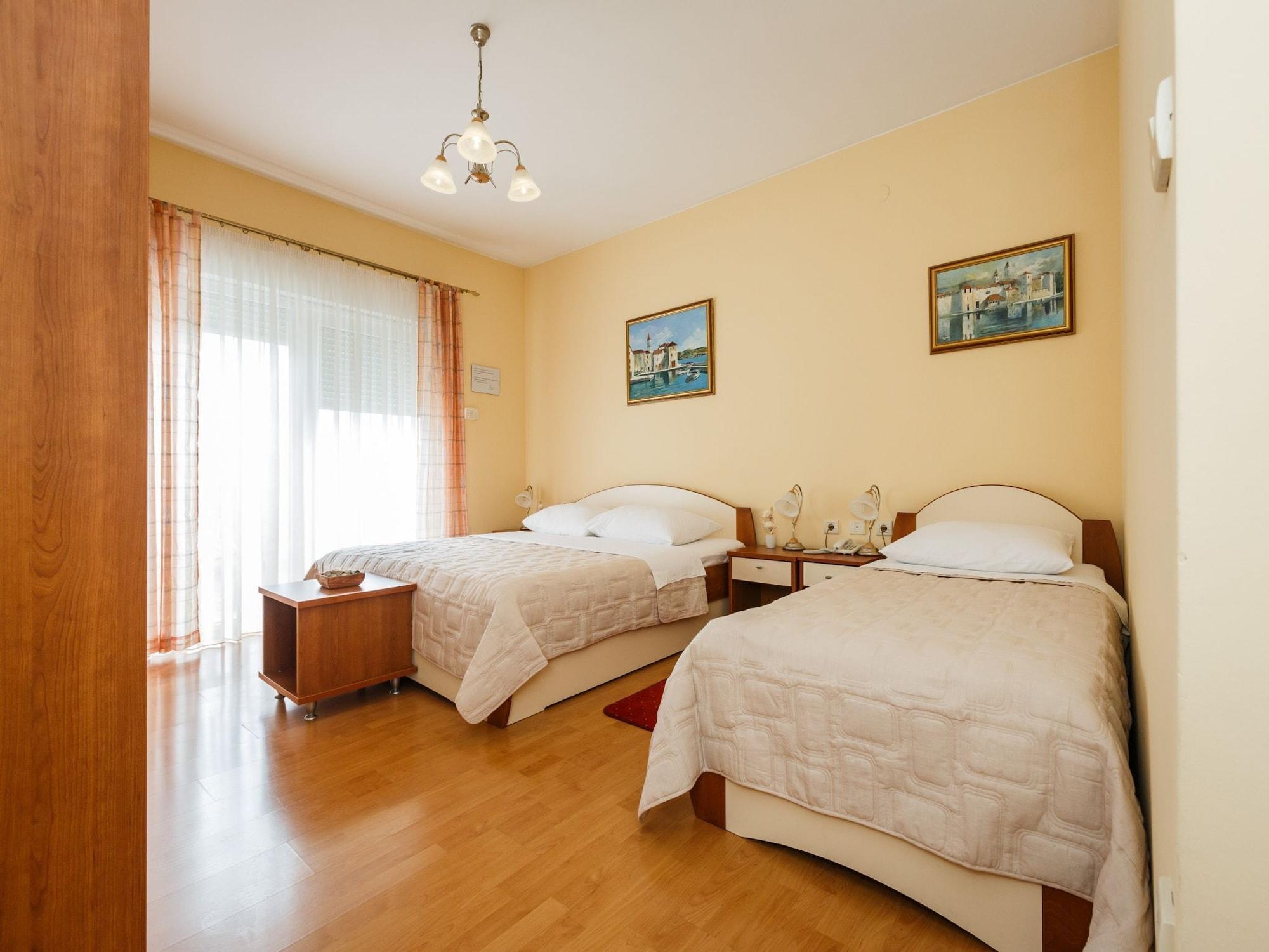 Hotel Adria Kastela Ngoại thất bức ảnh