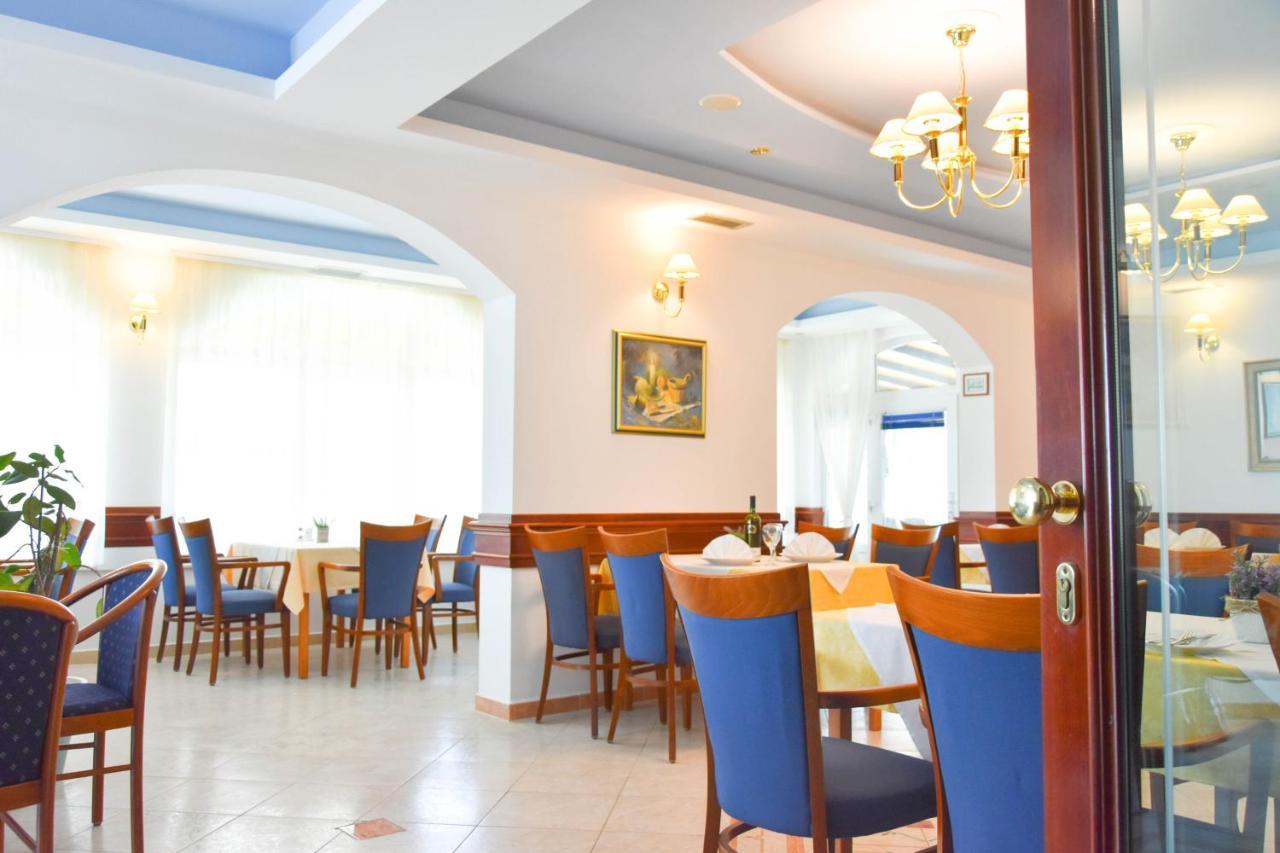 Hotel Adria Kastela Ngoại thất bức ảnh