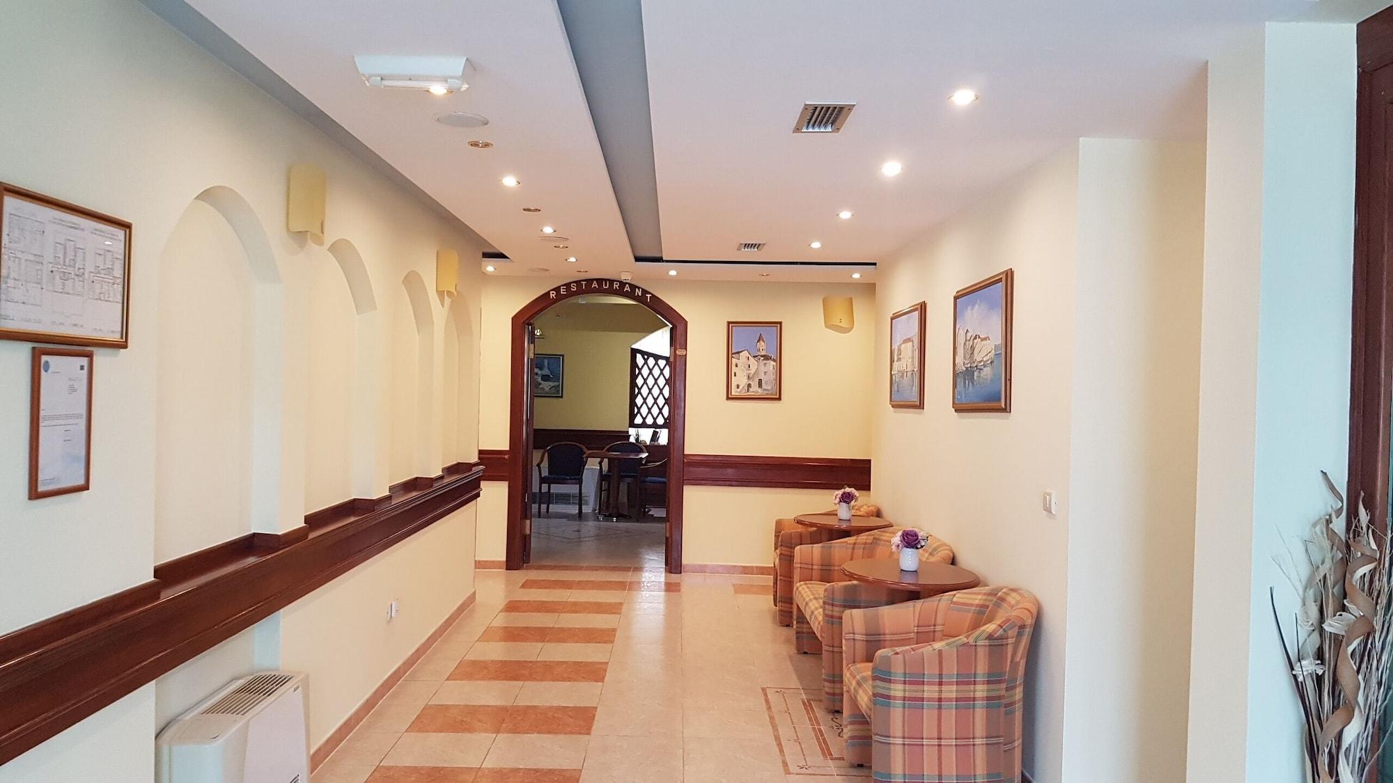 Hotel Adria Kastela Ngoại thất bức ảnh