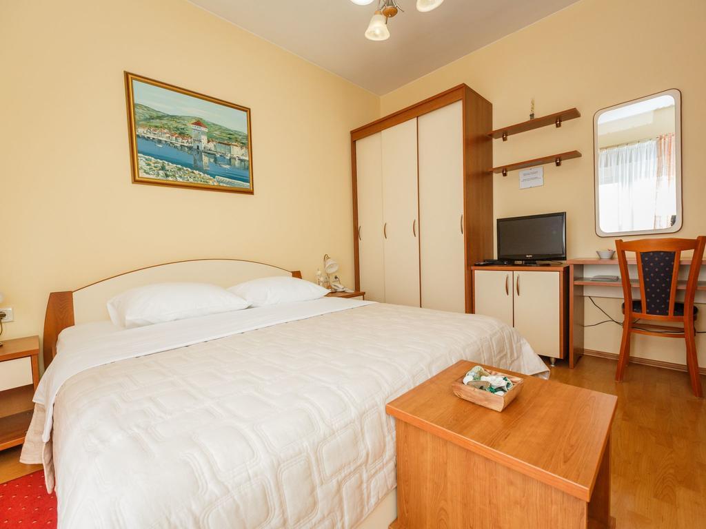 Hotel Adria Kastela Ngoại thất bức ảnh