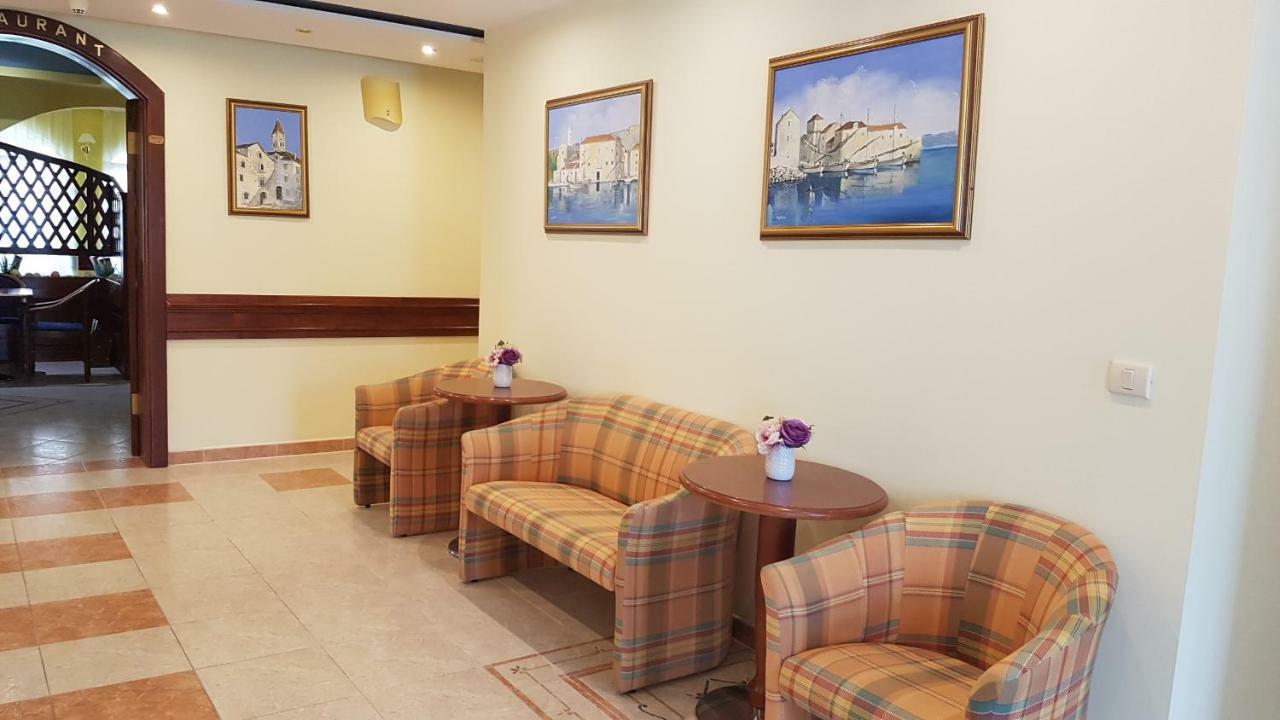 Hotel Adria Kastela Ngoại thất bức ảnh
